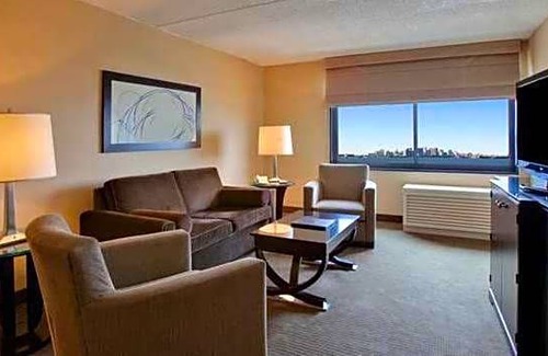 Hasbrouck Heights Hotel | 3-Star Hotel ∙ Hilton Hasbrouck Heights-Meadowlands