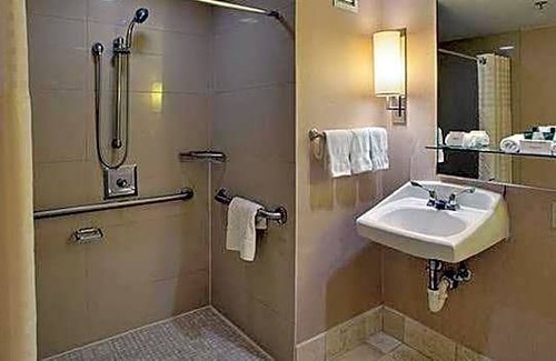Hasbrouck Heights Hotel | 3-Star Hotel ∙ Hilton Hasbrouck Heights-Meadowlands