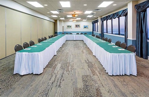 Kill Devil Hills Hotel | 3-Star Hotel ∙ Ramada Plaza by Wyndham Nags Head Oceanfront