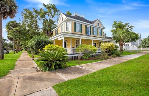 Historic Downtown Apalachicola Hotel | 3-Star Hotel ∙ Coombs Inn & Suites, Ascend Hotel Collection