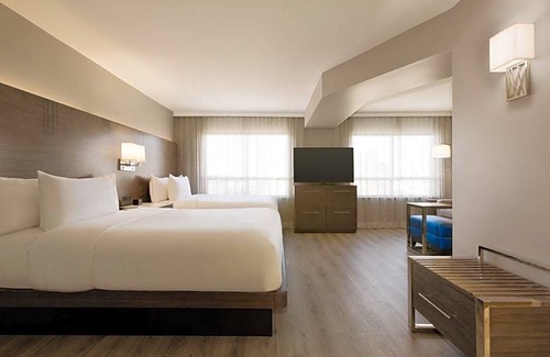 Pointe Claire Hotel | 3-Star Hotel ∙ Embassy Suites By Hilton Montreal Airport