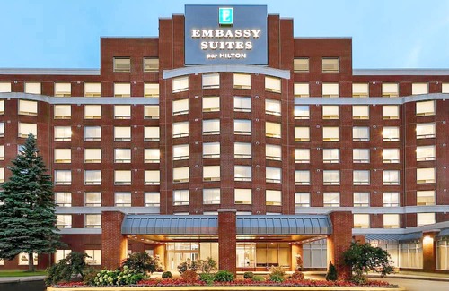 Pointe Claire Hotel | 3-Star Hotel ∙ Embassy Suites By Hilton Montreal Airport