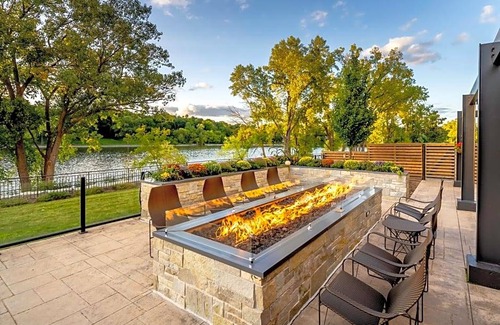 Appleton Hotel | 3-Star Hotel ∙ Courtyard by Marriott Appleton Riverfront