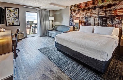 Music Row Hotel | 3-Star Hotel ∙ Courtyard by Marriott Nashville Vanderbilt West End