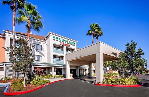 Oakland Hotel | 3-Star Hotel ∙ Courtyard by Marriott Oakland Airport