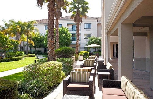 Oakland Hotel | 3-Star Hotel ∙ Courtyard by Marriott Oakland Airport