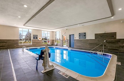 Simonton Lake Hotel | 3-Star Hotel ∙ Four Points by Sheraton Elkhart