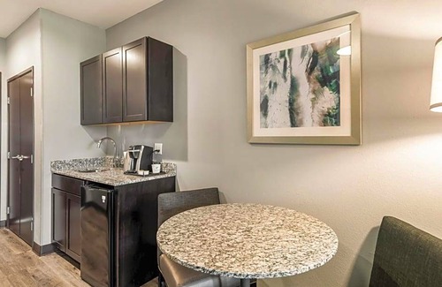 Milpitas Hotel | 3-Star Hotel ∙ Holiday Inn Hotel & Suites Silicon Valley – Milpitas, an IHG Hotel