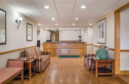 Saginaw Hotel | 3-Star Hotel ∙ Quality Inn & Suites