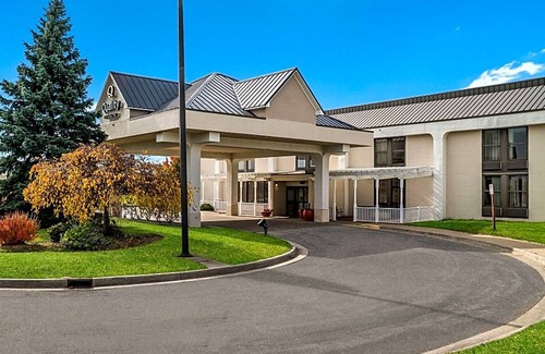 Saginaw Hotel | 3-Star Hotel ∙ Quality Inn & Suites
