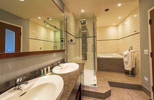Desjardins Hotel | 3-Star Hotel ∙ Quality Inn & Suites Lévis