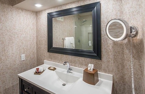 Barron Park Hotel | 3-Star Hotel ∙ The Creekside Inn