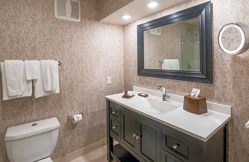 Barron Park Hotel | 3-Star Hotel ∙ The Creekside Inn