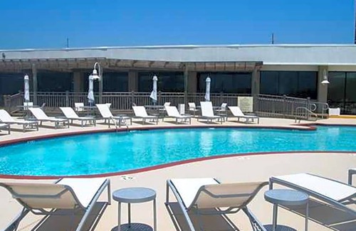 Atlantic Beach Hotel | 3-Star Hotel ∙ DoubleTree by Hilton Atlantic Beach Oceanfront