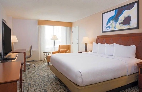 East Syracuse Hotel | 3-Star Hotel ∙ DoubleTree by Hilton Hotel Syracuse