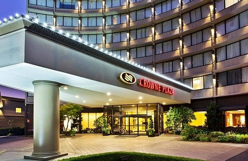 Lloyd District Hotel | 3-Star Hotel ∙ Crowne Plaza Hotel Portland-Downtown Convention Center, an IHG Hotel