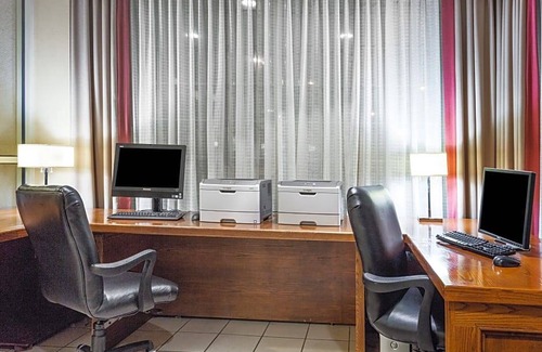 Lakeview Hotel | 3-Star Hotel ∙ Wyndham Garden Manassas