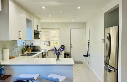 Fraserview House | 3-star Suite Central Vancouver