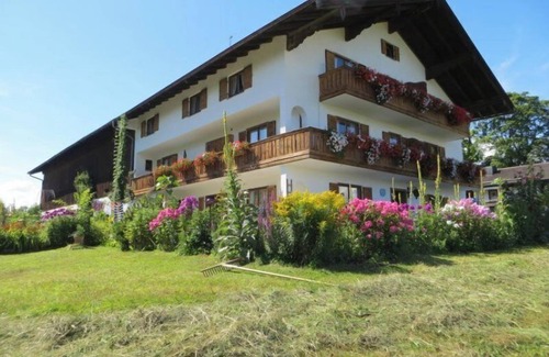 Prien am Chiemsee Apartment | 3-sterne Ferienwohnung Hochfelln mit 2 Separaten Schlafzimmern und Balkon 90qm
