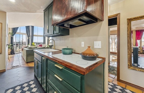 Joshua House | 3 Story Luxury Hilltop House with Panoramic Views