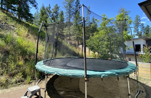 Southwest Mission House | 🏖☀️ 3 sty Hse + Lg hot tub! Vacation close to Beaches, Trails, Wineries & Cafes.