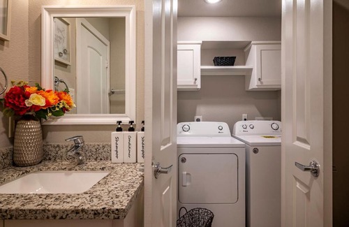 Spring Branch Central Apartment | 3 Stylish 3BR Galleria-Downtown Free Parking