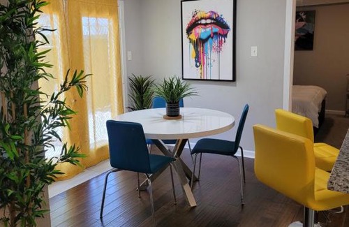 Spring Branch Central Apartment | 3 Stylish 3BR Galleria-Downtown Free Parking