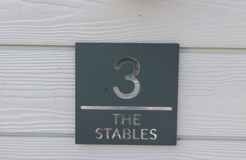 Highbridge House | 3 THE STABLES, family friendly, with open fire in Watchfield