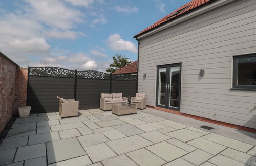 Highbridge House | 3 THE STABLES, family friendly, with open fire in Watchfield
