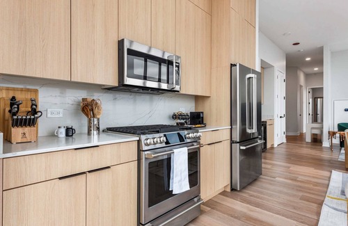 River West Apartment | 3 Top Notch Penthouses: Ideal for Large Groups