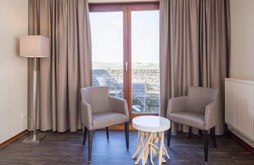 Callantsoog Hotel | 3 Units | Group Friendly Callanstoog Stay, Beach Adventures, Golf & Pool Access