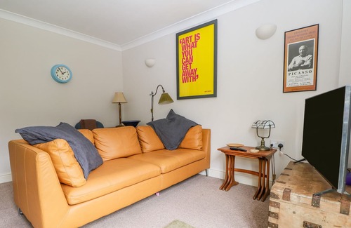 Worthing Cottage | 3 WENBAN MEWS, family friendly, country holiday cottage in Worthing