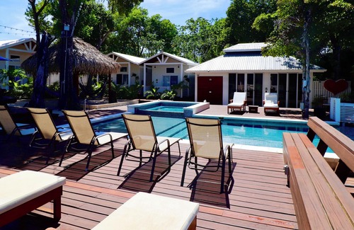 Antoneys Cay House | #3-West Bay 2 Bedroom Apt-2 min walk to the beach!