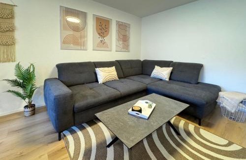 Sindelfingen Apartment | 3 Zimmer Apartment, 90 qm, ruhig und zentrumsnah, max 6 Pers, 15 qm Balkon , private Garage, Internet 1000 MBit