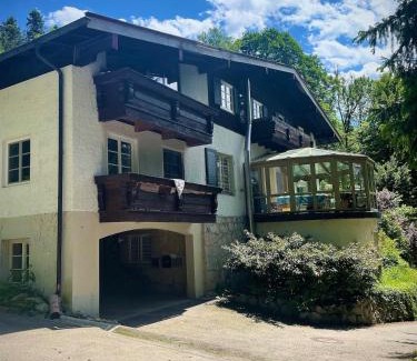 Schoenau am Koenigssee Apartment | 3-Zimmer FeWo 1 Wohnung in der Villa Bergfrieden