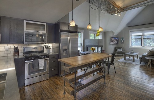 Historic Downtown Durango House | 30+ Day - New Townhome in Downtown Durango - Roof Top Deck w/Views