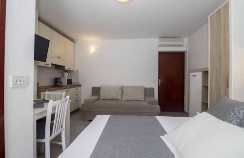Tucepi Apartment | 30 m² Apartment ∙ 3 guests