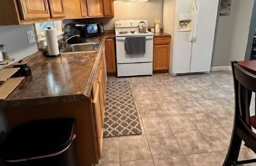 Sherman Station House | 30 Minutes from Baxter State Park. Cozy home located minutes from the ITS trails