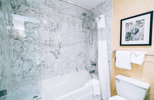 Carlsbad Village Resort | 30% off Carlsbad Inn Beach Resort Instant Booking 1BR/1BA, 8/3/2025 - 8/10/2025