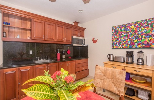 Lawson Rock Condo | 30 seconds to the water, luxury studio located in Lawson Rock