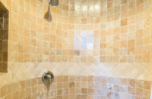 Lawson Rock Condo | 30 seconds to the water, luxury studio located in Lawson Rock
