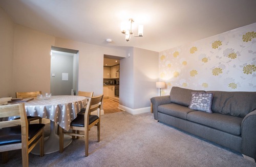 Torquay City Centre Cottage | 30 Trinity Mews - coaching mews just a few steps from harbour and town centre in quiet cul de sac -