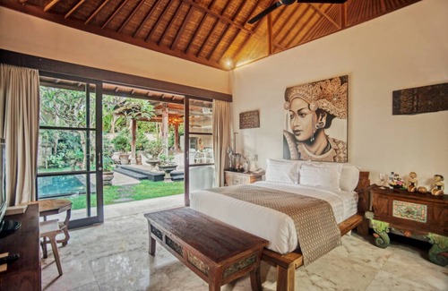 Berawa Villa | 300 m² Villa ∙ 2 bedrooms ∙ 4 guests