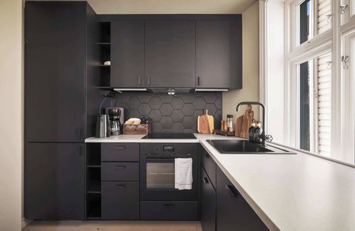 Bergenhus Apartment | 300 to Bryggen l Bergen style house Revamped 2023