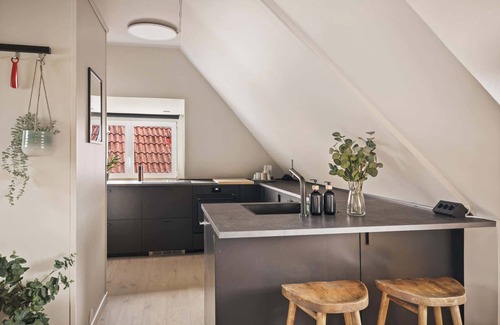 Bergenhus Apartment | 300 to Bryggen l Bergen style house Revamped 2023
