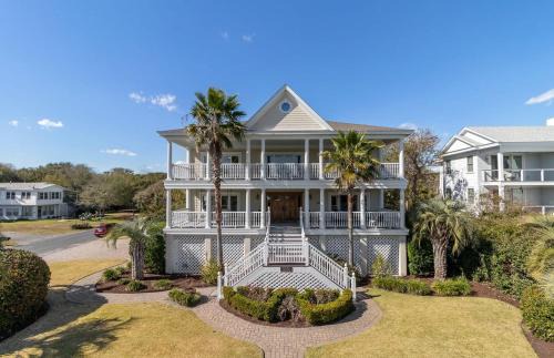 Isle of Palms House | 3001 Palm Boulevard by AvantStay Across From Beach Ocean Views