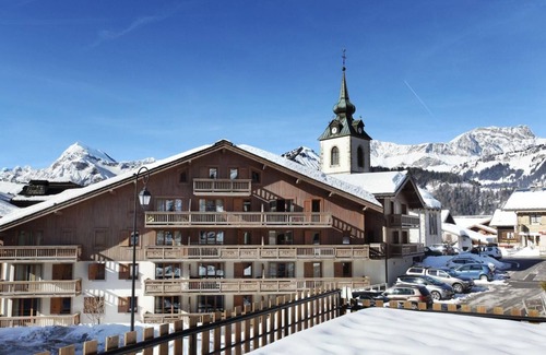 Praz-sur-Arly Apartment | 300m from ski slopes, fitness, swimming pool, balcony, tv, ski locker, 48m²