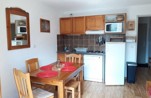 Albiez-le-Vieux Apartment | 300m from shops, 1st floor, view mountain, balcony, parking, tv, ski locker, 32m², Albiez Montrond