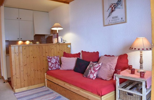 Meribel Apartment | 300m from ski slopes, 1st floor, balcony, tv, ski locker, 33m², Méribel