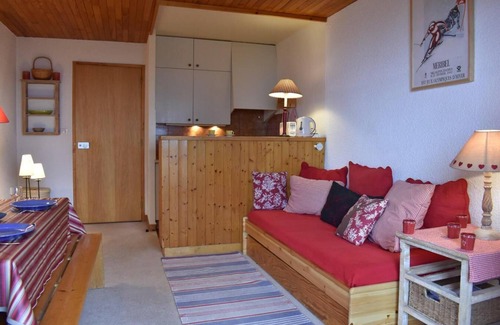Meribel Apartment | 300m from ski slopes, 1st floor, balcony, tv, ski locker, 33m², Méribel